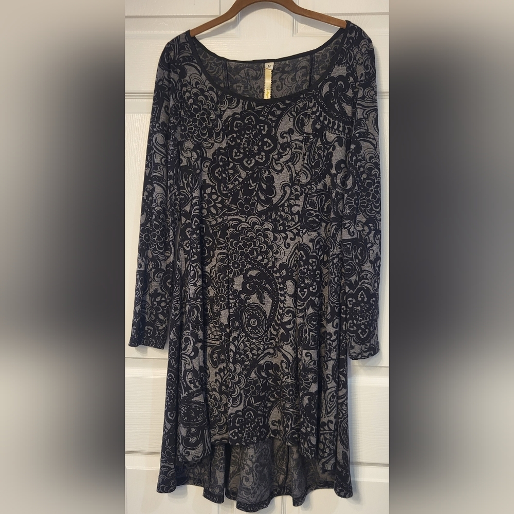 Uncle Frank Black Floral Long Sleeved Scoop neck Hi-Lo Paisley Print Dress Med